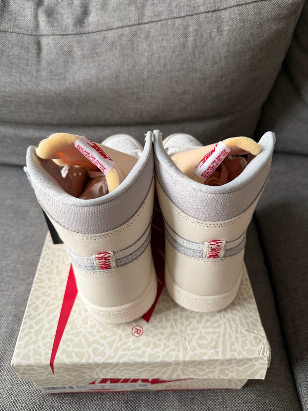 Air Jordan 1 Retro High OG - Picture 2 of 6